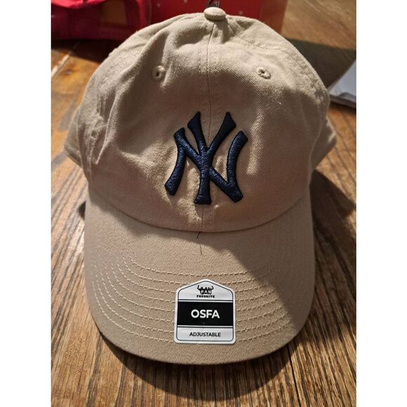 New York Yankees Tan Blue Adjustable Baseball Cap NOS NWT MLB Licensed - Picture 1 of 5